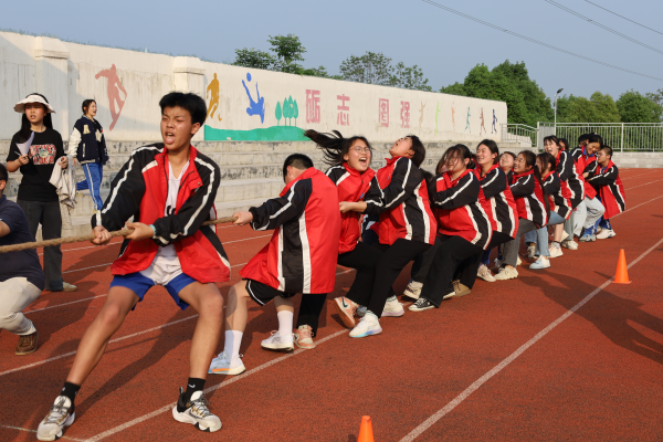 常德德才科技職業(yè)學(xué)校：拔河比賽促團結(jié) 凝心聚力展風(fēng)采